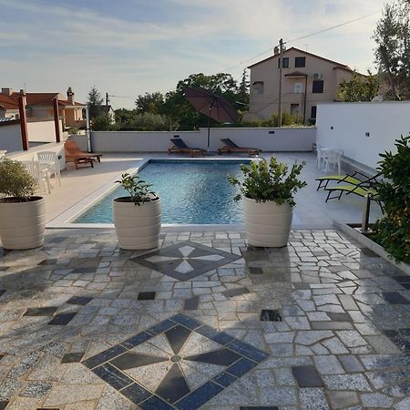 Apartments Ivana With The Pool โรวินสโก เซโล ภายนอก รูปภาพ