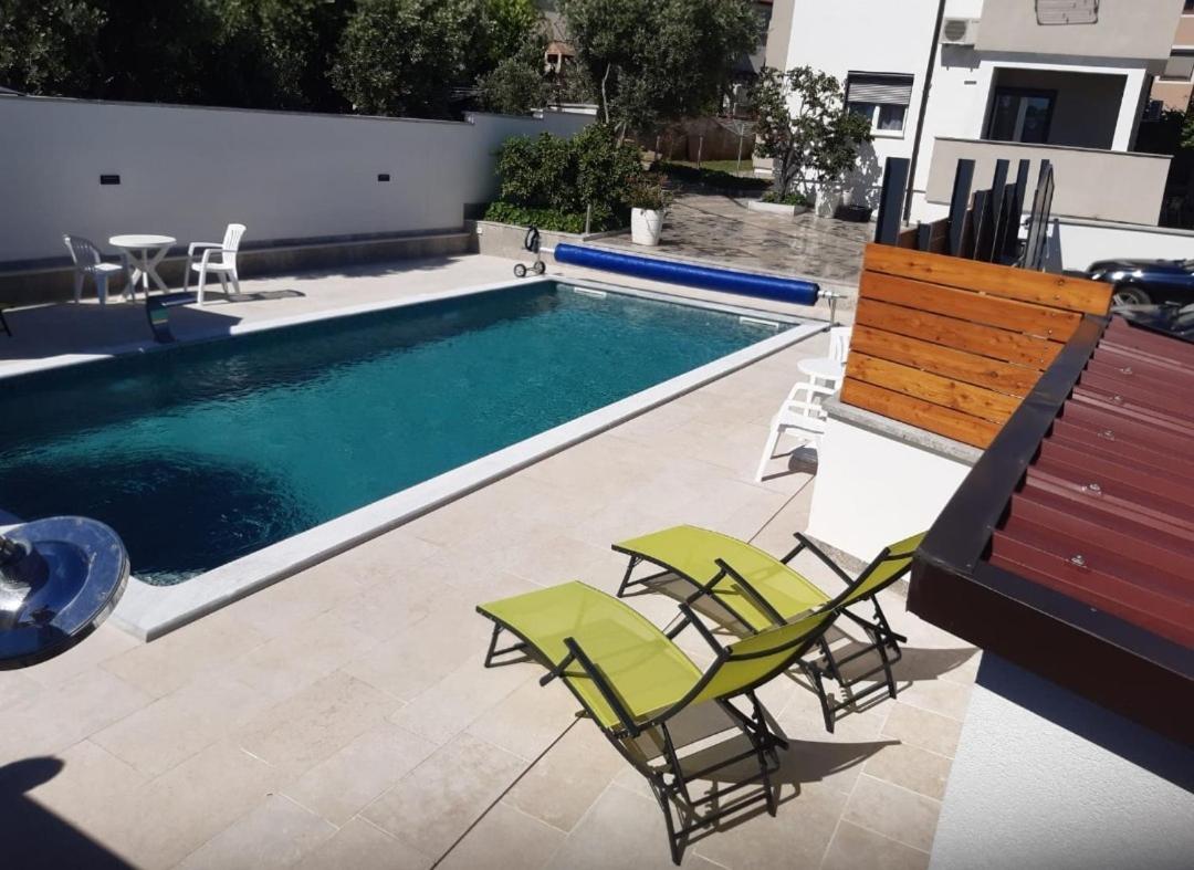 Apartments Ivana With The Pool โรวินสโก เซโล ภายนอก รูปภาพ