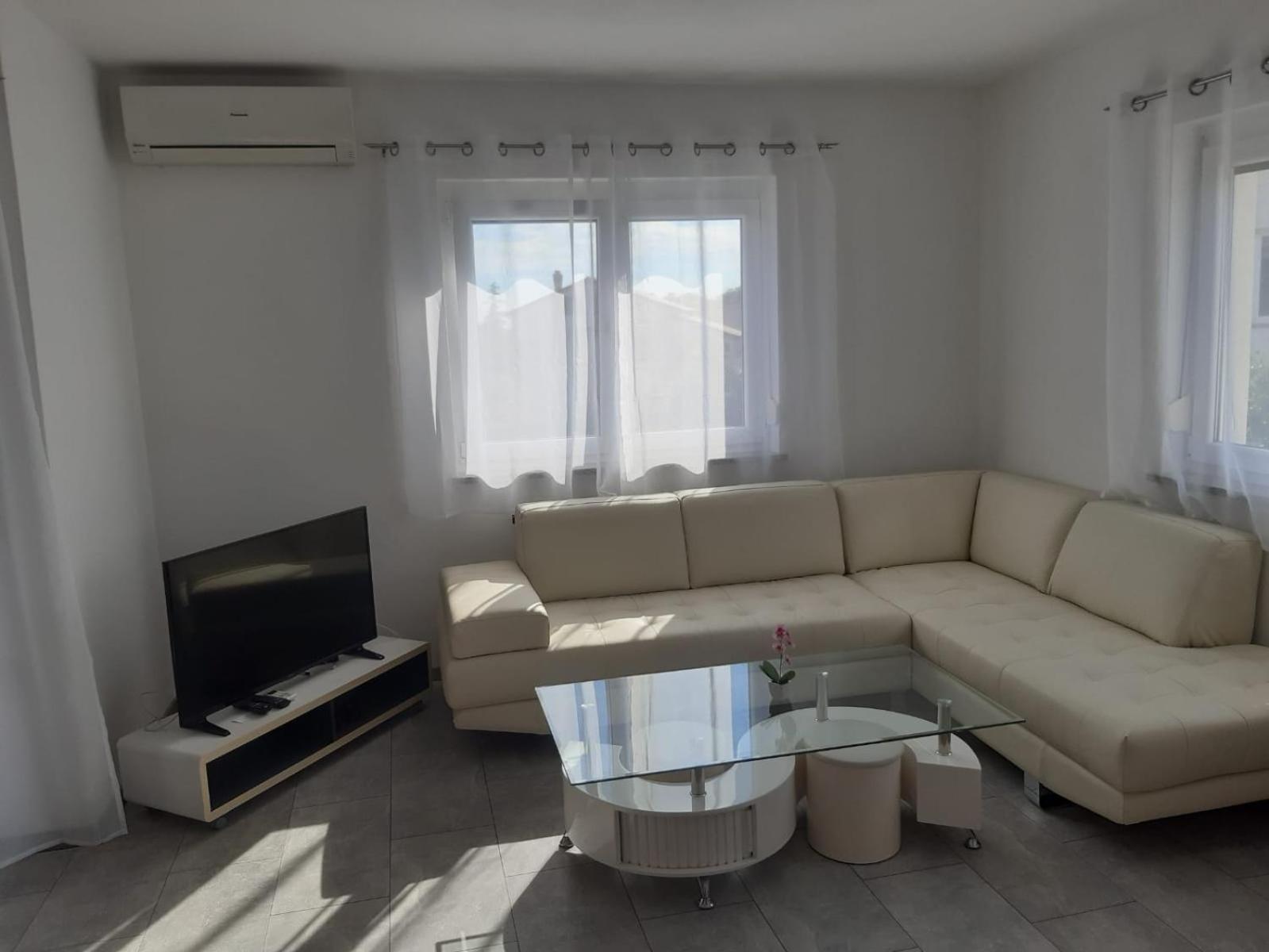 Apartments Ivana With The Pool โรวินสโก เซโล ภายนอก รูปภาพ